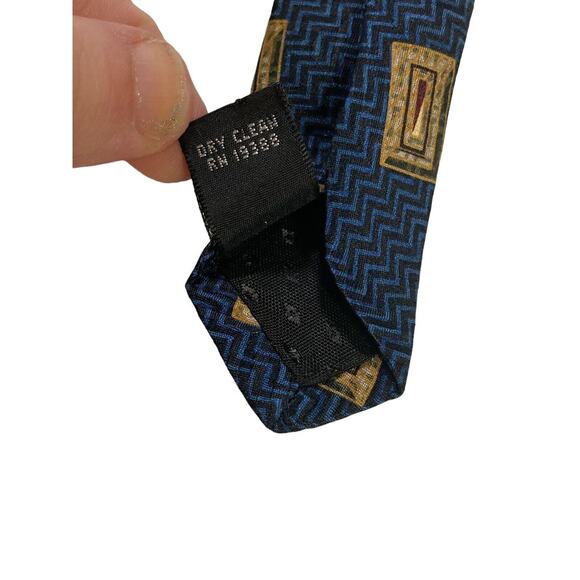 Disney Mickey Inc Winnie The Pooh Tigger 100% Silk Novelty Necktie Vintage - Picture 7 of 7